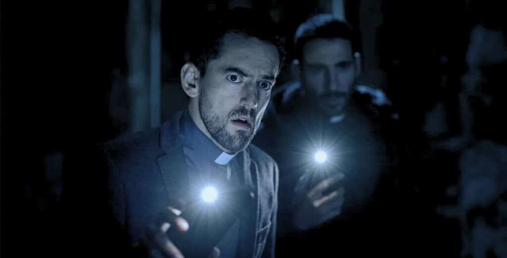 Los enviados: Dos sacerdotes enfrentados a un misterio que desafía la fe y la ciencia