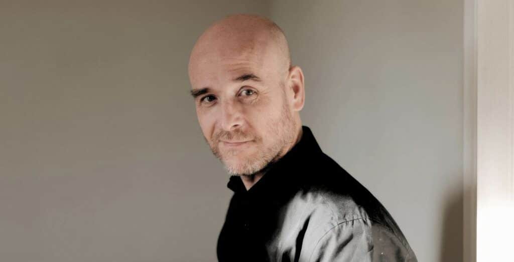 Salvador Simó es un director y guionista español